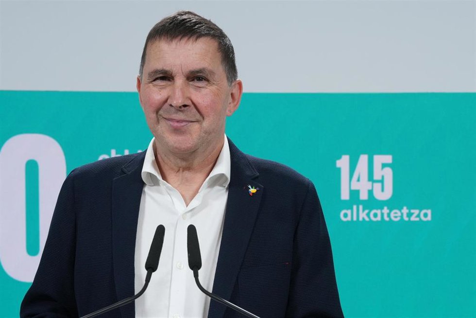 Archivo - El coordinador general de EH Bildu, Arnaldo Otegui, durante una rueda de prensa
