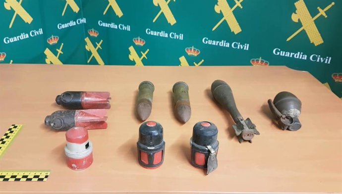 Granadas y proyectiles hallados en el punto verde de Esporles