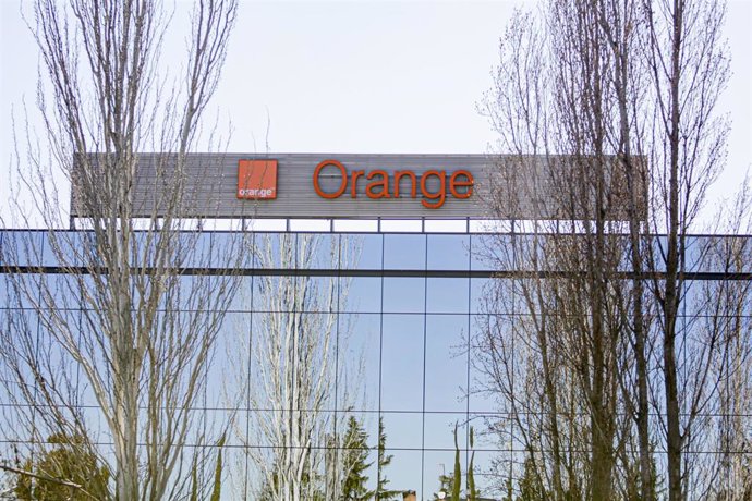 Archivo - Sede de la empresa Orange en el Parque Empresarial La Finca de Pozuelo de Alarcón, en Madrid.