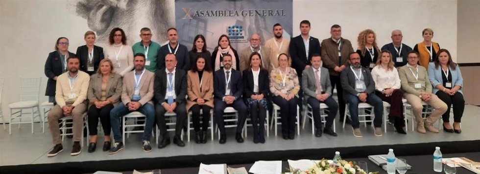 El alcalde de Olivenza, Manuel José González Andrade, nuevo presidente de la Fempex, junto al resto de la ejecutiva