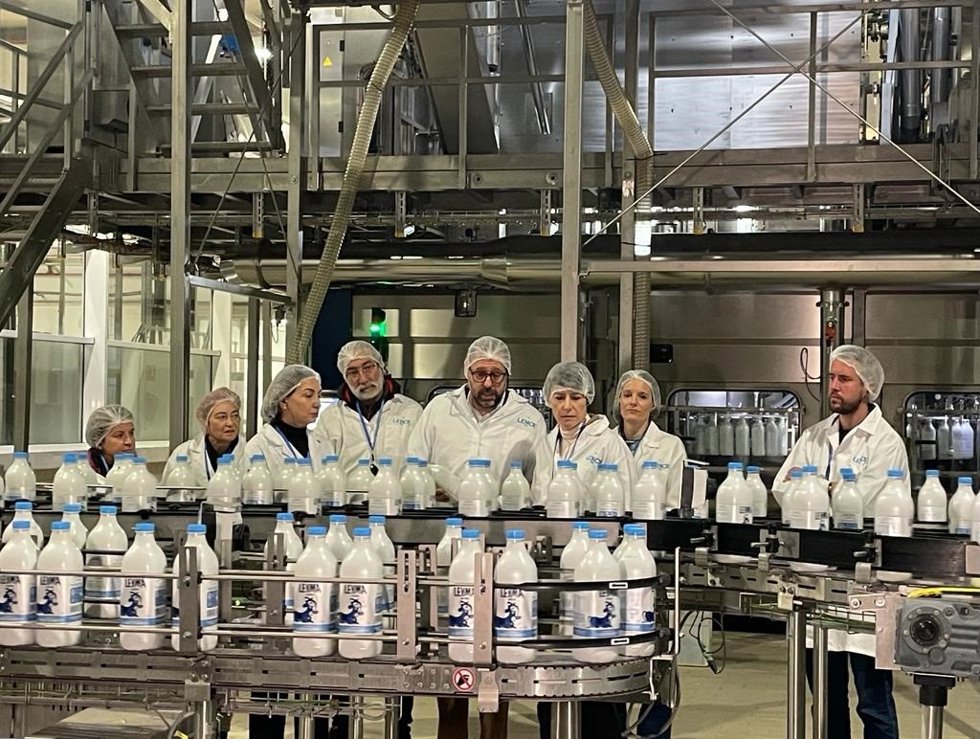 La portavoz nacional del BNG, Ana Pontón, en una imagen de su visita a las instalaciones del Grupo Lence, en Lugo, a 28 de noviembre de 2023.
