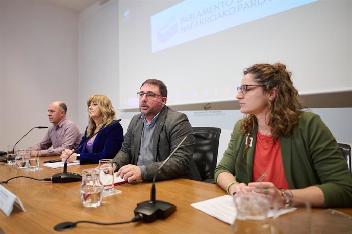 El presidente del Parlamento de Navarra, Unai Hualde, y la vicepresidenta segunda del Gobierno de Navarra, Ana Ollo, en una jornada por el décimo aniversario de la ley foral de reparación de víctimas del golpe de 1936.