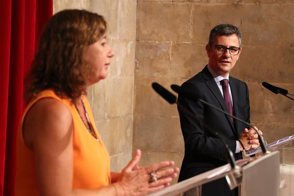 Archivo - Francina Armengol con el ministro de la Presidencia, Félix Bolaños, en una comparecenia conjunta