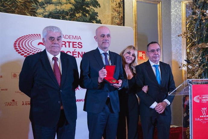 Andoni Olivares e Ignacio Malaina, del teatro Arriaga, reciben la Medalla de Oro de la Academia de Artes Escénicas en Madrid