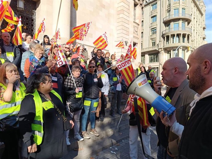 El secretario general de CC.OO., Unai Sordo, se ha dirigido a los empleados concentrados