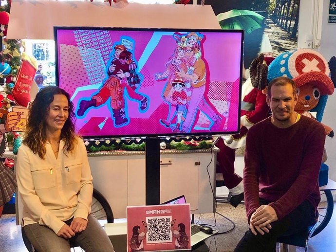 La directora general de Ficomic, Meritxell Puig, y el coordinador de Actividades del salón, Oriol Estrada, en la rueda de prensa de este martes en la pastelería Escrib de la Gran Via de Barcelona