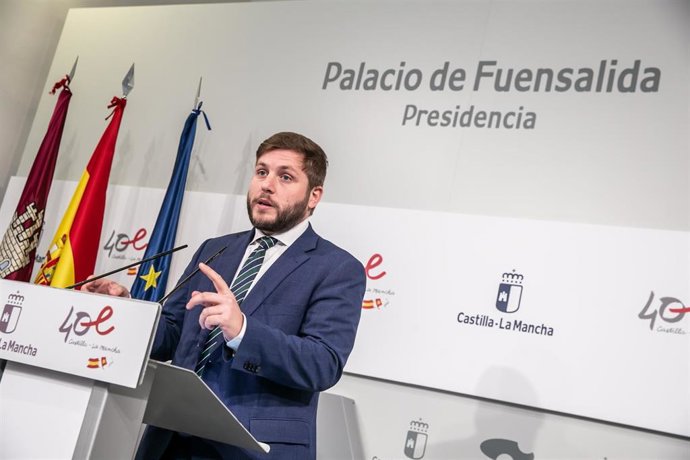 El consejero de Fomento, Nacho Hernando, comparece en rueda de prensa en el Palacio de Fuensalida, para dar cuenta de los acuerdos adoptados por el Consejo de Gobierno relacionados con su departamento