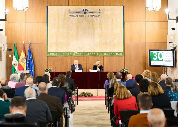 El presidente del Parlamento de Andalucía, Jesús Aguirre, clausura la Jornada sobre Salud Mental, Apoyo Social y Retos de Futuro por el 30 aniversario de Faisem.