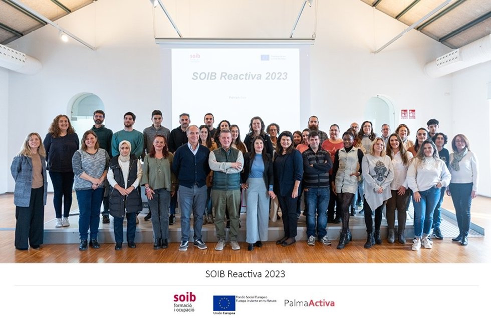 Acto de bienvenida de las 45 personas de un total de 64 que empiezan a trabajar en el Ayuntamiento de Palma en el marco del programa SOIB Reactiva 2023.