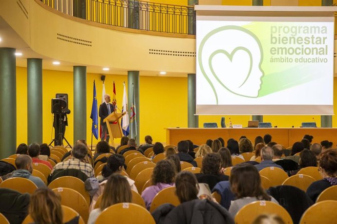 El consejero de Educación, Formación Profesional y Universidades, Sergio Silva, en el Foro de Salud Mental.