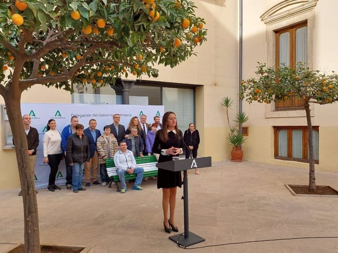 La delegada de la Junta en Almería, Aránzazu Martín, presenta el Día de la Bandera en Almería.