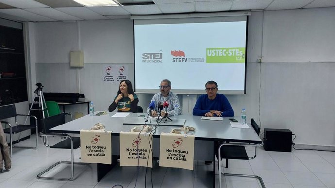 D'esquerra a dreta, els representants d'Ustec, Iolanda Segura, STEI, Miquel Gelabert, i STPV, Marc Candela.