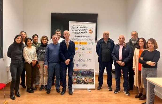 Los responsables y colaboradores de Recicomhuertos durante la presentación del proyecto