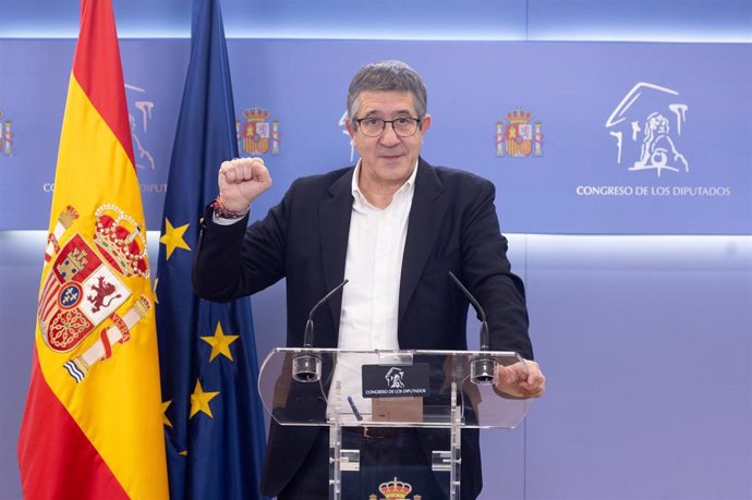 El portavoz del PSOE en el Congreso, Patxi López, durante una rueda de prensa posterior a la reunión de la Junta de Portavoces, a 23 de noviembre de 2023, en Madrid (España).