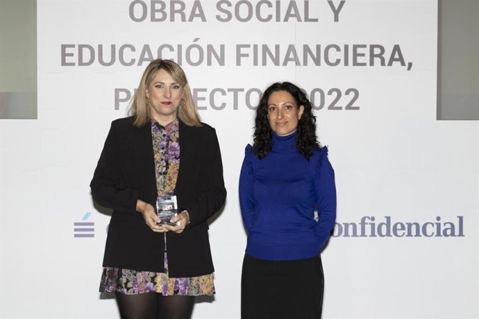 El Proyecto Edufinet de Unicaja ha sido galardonado con el primer premio en la categoría de Educación Financiera, en la sección de Mayores de 65 años, durante la entrega este martes de los Premios CECA de Obra Social y Educación Financiera 2022.