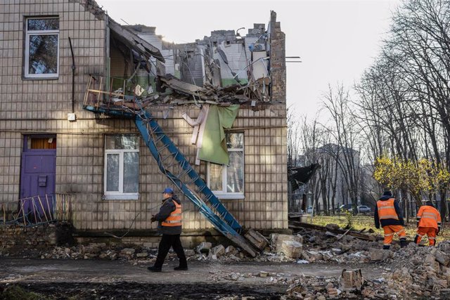 November 25, 2023, Kyiv, Ukraine: Utility workers clear the rubble of a kindergarten destroyed by a Russian drone in Kyiv.,Image: 824385516, License: Rights-managed, Restrictions: , Model Release: no, Credit line: Oleksii Chumachenko / Zuma Press / Contac