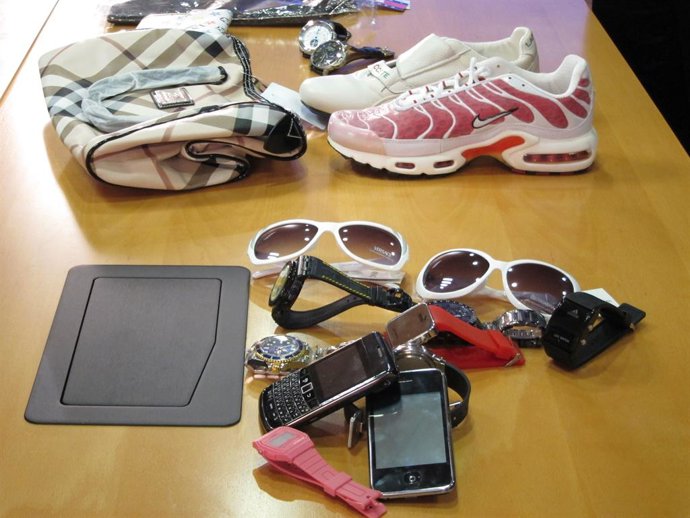 Archivo -     La Policía Nacional ha desarticulado una de las mayores organizaciones dedicadas a introducir artículos falsificados en la Península Ibérica en el marco de la 'Operación Riqueza', que se ha saldado con la detención de 27 personas, de las c