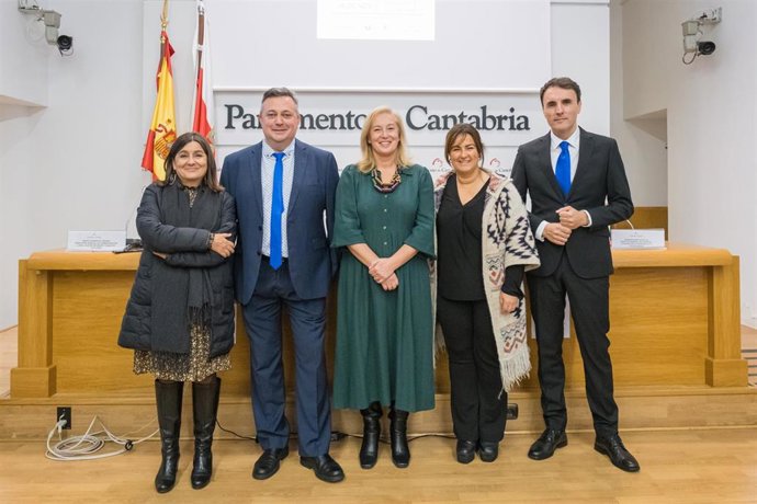 I Encuentro de Entidades de Voluntariado en el Parlamento, con asistencia, entre otros, de la consejera de Inclusión Social, Juventud, Familias e Igualdad, Begoña Gómez