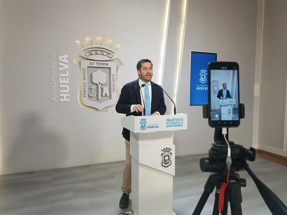 Archivo - El portavoz del PSOE en el Ayuntamiento de Huelva, Francisco Baluffo, en una imagen de archivo.