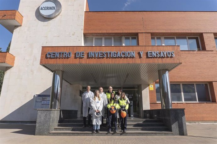 Acerinox Europa recibe en su sede de los Barrios a la Fundación CSIS dentro del programa ComFuturo
