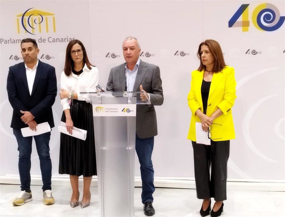 Los diputados de NC-BC Yoné Caraballo, Natalia Santana, Luis Campos y Carmen Hernández, en una rueda de prensa para presentar las enmiendas parciales al presupuesto autonómico de 2024