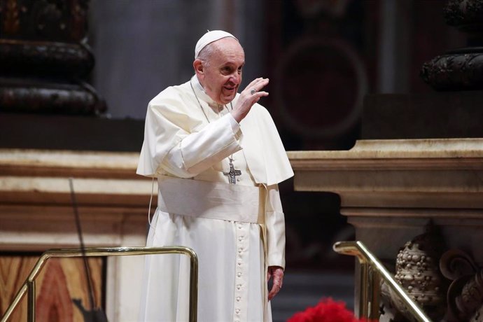 Archivo - 24 November 2021, Vatican, Vatican City: Pope Francis leads a meeting with 'Madonna della Medaglia' Pilgrimage attendees at Saint Peter's Church before Wednesday's weekly general audience at the Vatican. Photo: Evandro Inetti/ZUMA Press Wire/d