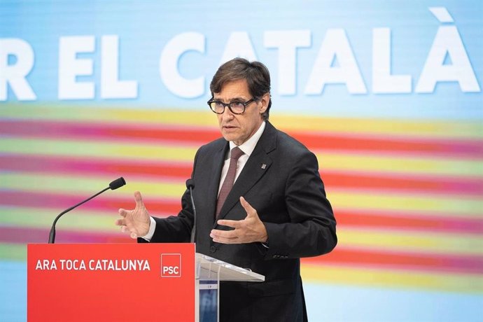 El primer secretario del PSC, Salvador Illa, interviene en la jornada 'Fortalecer el catalán' organizada por la Fundació Rafael Campalans.