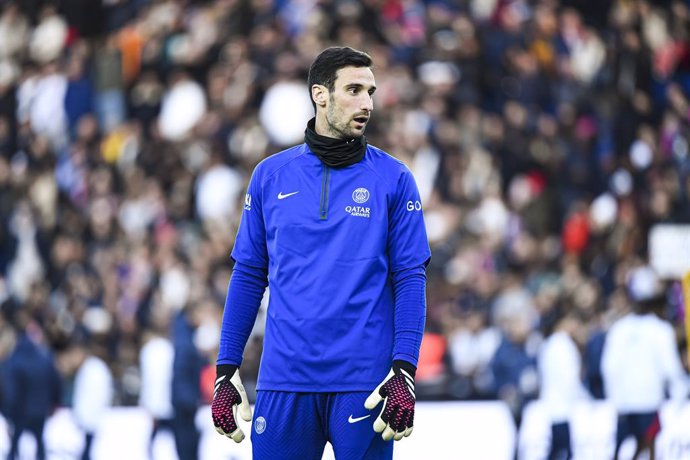 Archivo - Sergio Rico Gonzalez, goalkeeper, during the public training of the Paris Saint-Germain (PSG) football team on February 24, 2023 at the Parc des Princes stadium in Paris, France - Photo Victor Joly / DPPI