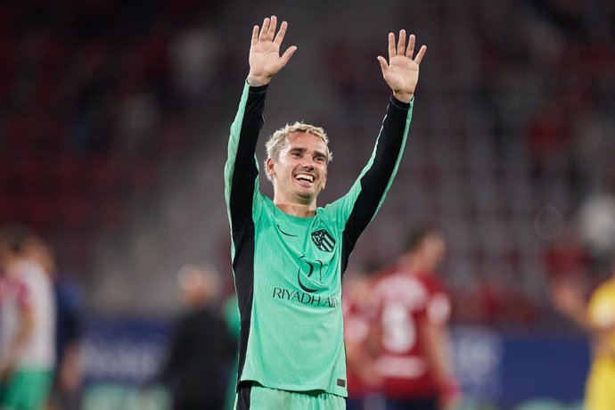 Archivo - Antoine Griezmann of Atletico de Madrid reacts after the LaLiga EA Sports match between CA Osasuna and Atletico de Madrid at El Sadar on September 28, 2023, in Pamplona, Spain.