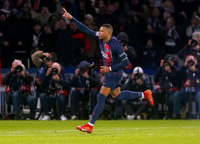 28 November 2023, France, Paris: Paris Saint-Germain's Kylian Mbappe celebrates scoring his side's first goal during the UEFA Champions League Group F soccer match between Paris Saint-Germain and Newcastle United at the Parc des Princes. Photo: Owen Hum