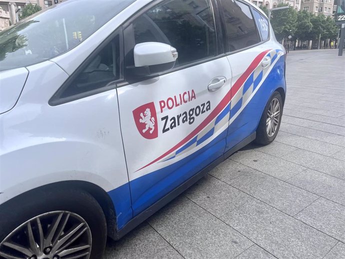 Archivo - Coche de la Policía Local de Zaragoza.