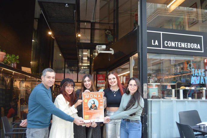 Imagen de algunos artistas del mercado Mona.