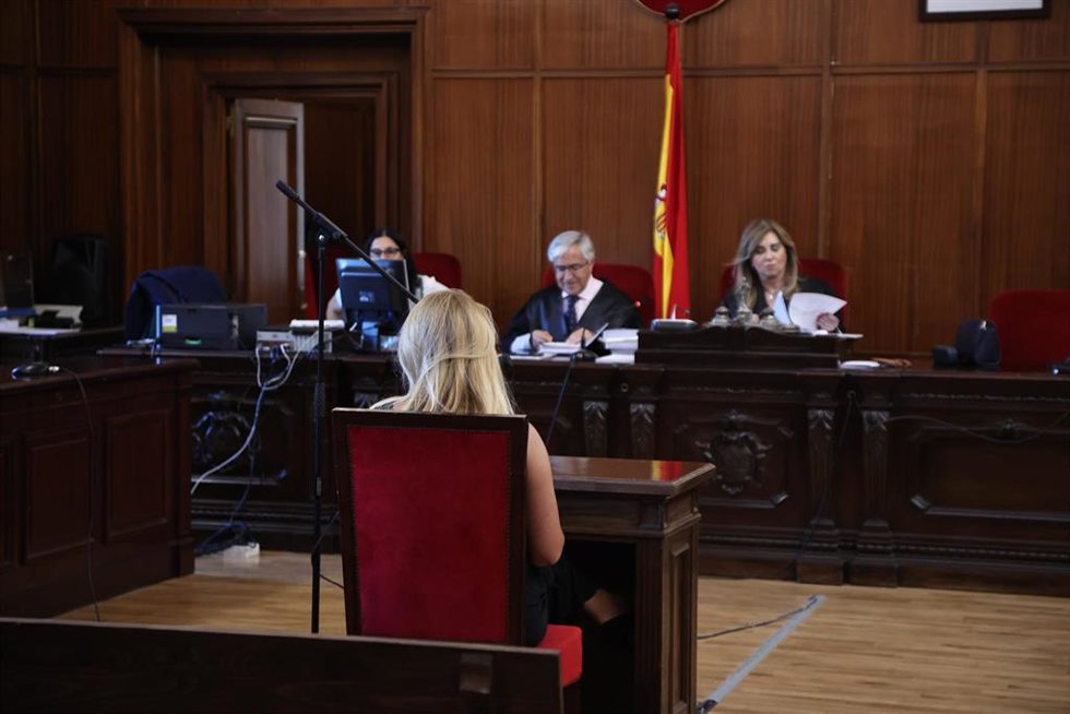 Archivo - La acusada antes de comenzar a declarar en el juicio