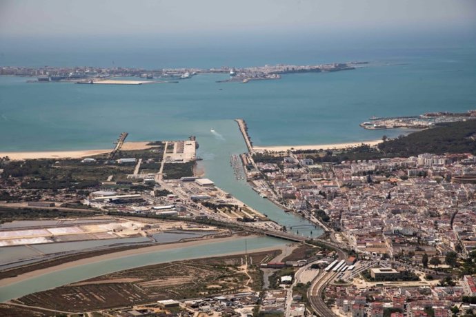 Vista aérea de la zona portuaria de El Puerto.