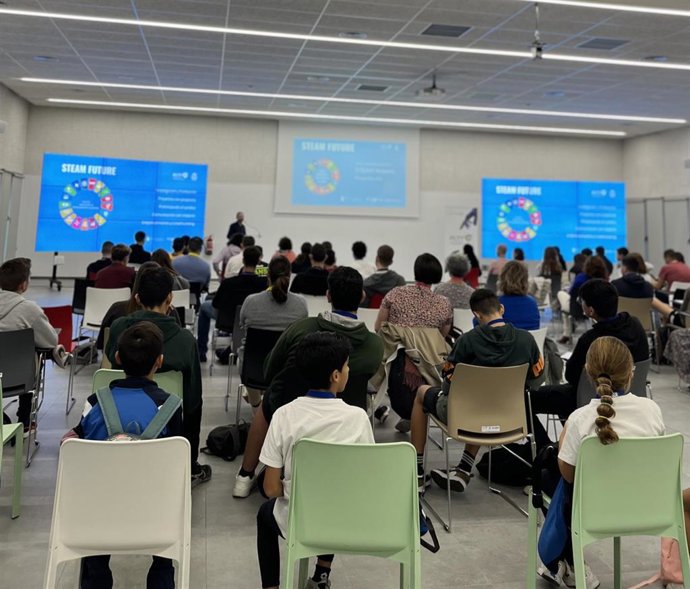 Inauguración del programa STEAM Future en el edificio del IACTEC