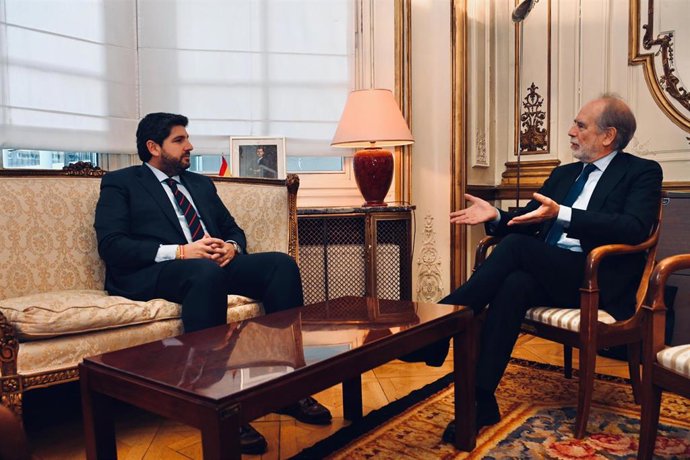 El presidente de la Comunidad, Fernando López Miras, se reúne con el embajador de España en Bélgica, Alberto Antón Cortés.