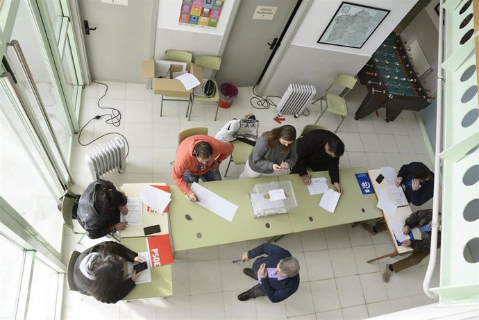 Imagen de archivo de una mesa electoral