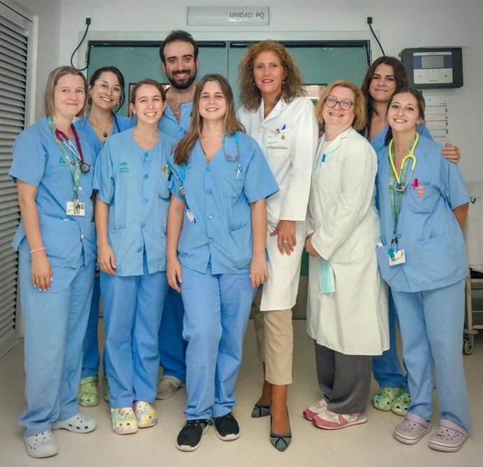 Profesionales de la UCI del Virgen del Rocío