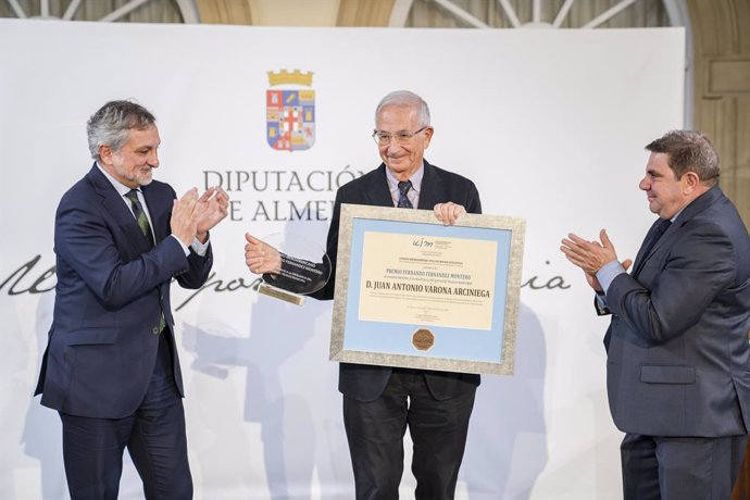 La UIM entrega en Diputación el I Premio Iberoamericano Fernando Fernández Montero a Juan Antonio Varona