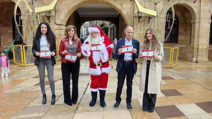 Presentación de la carrera Papá Noel by TotalEnergies en Oviedo.