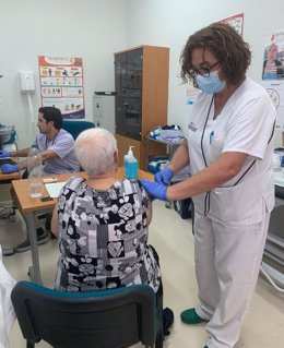 El departamento de salud de Alicante organiza una jornada extra de vacunación contra covid y gripe el 2 de diciembre