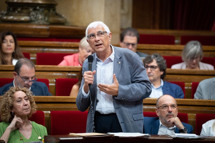 El conseller de Salud de la Generalitat, Manel Balcells, en el pleno del Parlament el 26 de julio.
