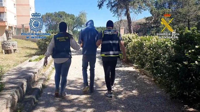 Archivo - Desarticulado un 'bloque' de la banda juvenil violenta BLOOD procedente de Madrid.