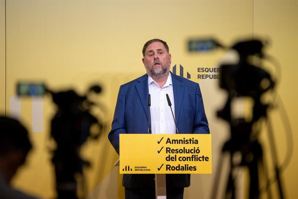 El presidente de ERC, Oriol Junqueras, comparece en una rueda de prensa, a 2 de noviembre de 2023, en Barcelona, Catalunya (España). 