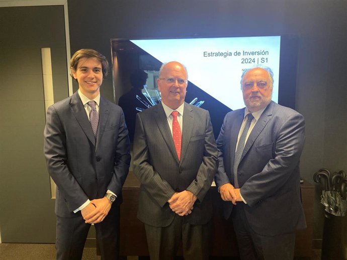 De izda a dcha: Carlos del Campo, equipo de inversiones de Diaphanum; Miguel Ángel García, director de inversiones de Diaphanum; y Rafael Ciruelos, socio de Diaphanum.