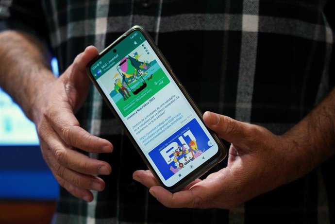 El Ayuntamiento de Málaga pone en marcha un canal de whatsapp orientado a jóvenes.