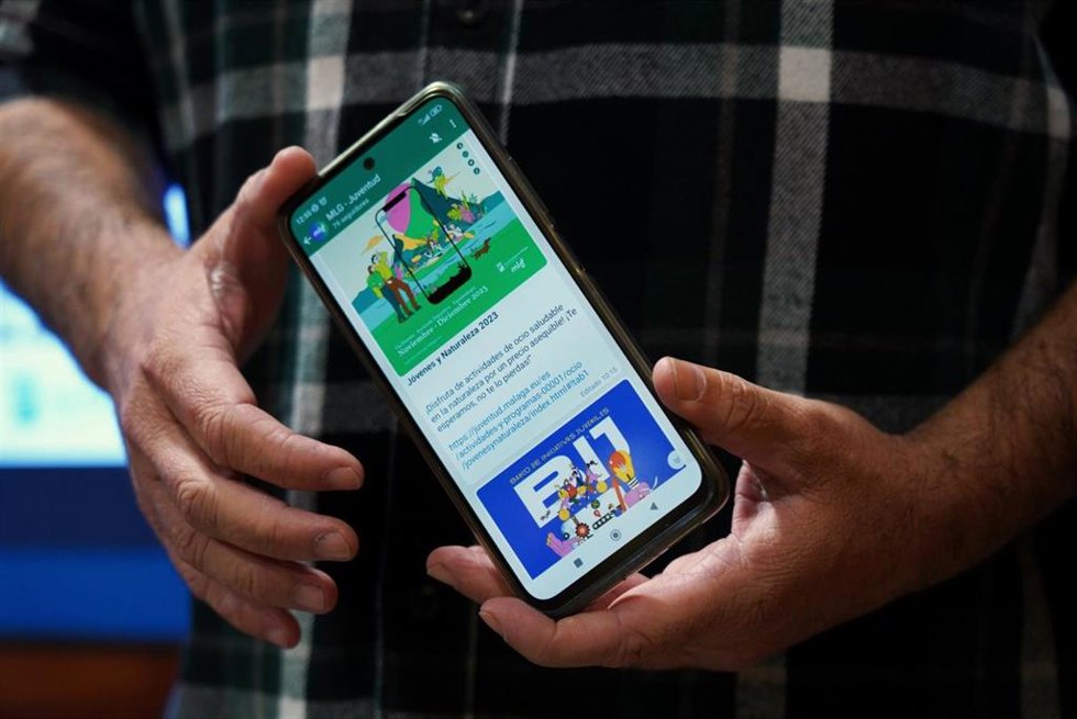 El Ayuntamiento de Málaga pone en marcha un canal de whatsapp orientado a jóvenes.