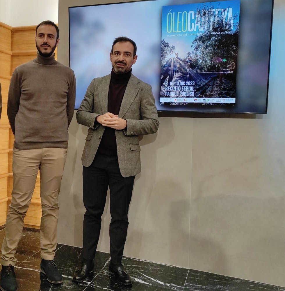 Félix Romero (dcha.) y Eduardo García en la presentación de OleoCarteya.