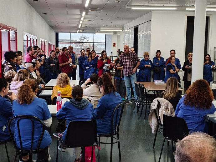 Asamblea de trabajadores de la empresa Pabloski de Fuensalida