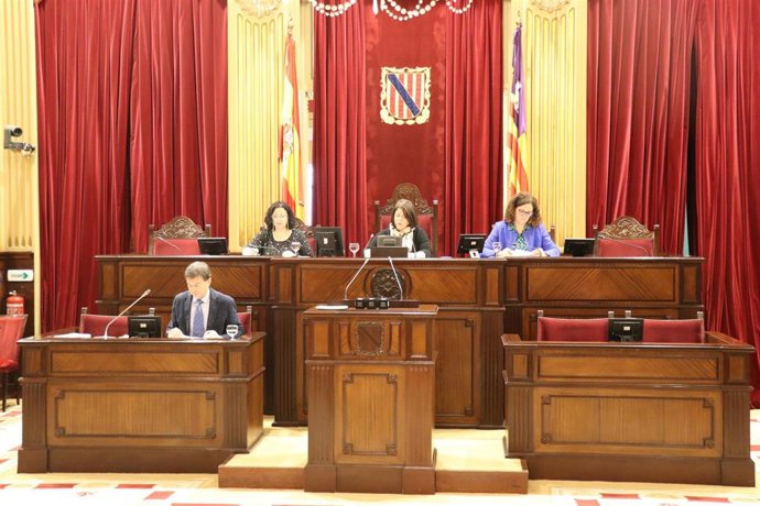 El Parlament constituye la Comisión General de Consells Insulars, presidida por la diputada del PP Lourdes Cardona